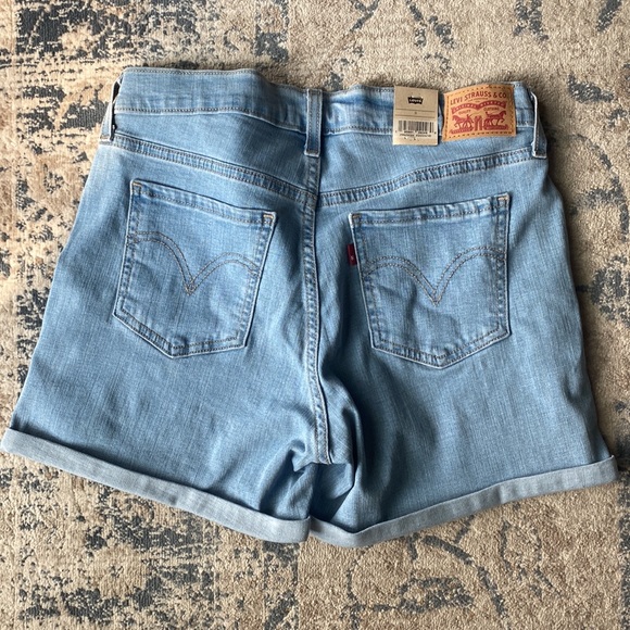 Levi’s Jean Shorts - NWT - Picture 2 of 3